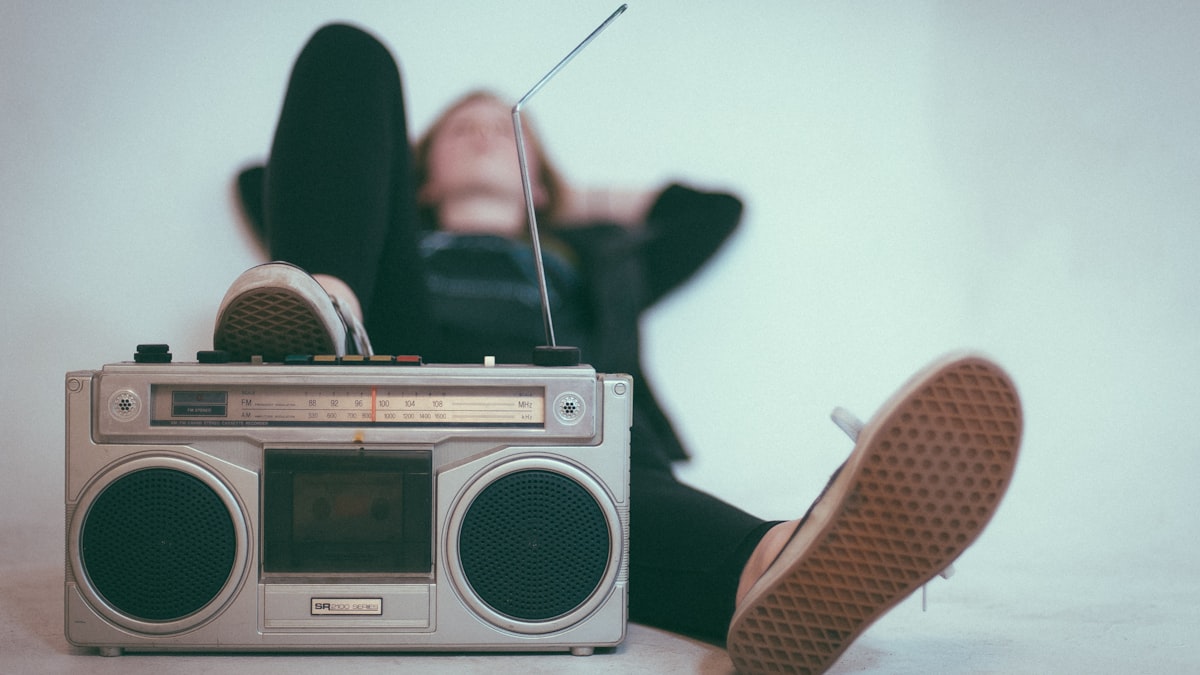 Le playlist e gli algoritmi hanno reso normale ascoltare una canzone in italiano a Berlino, San Paolo o Tokyo.